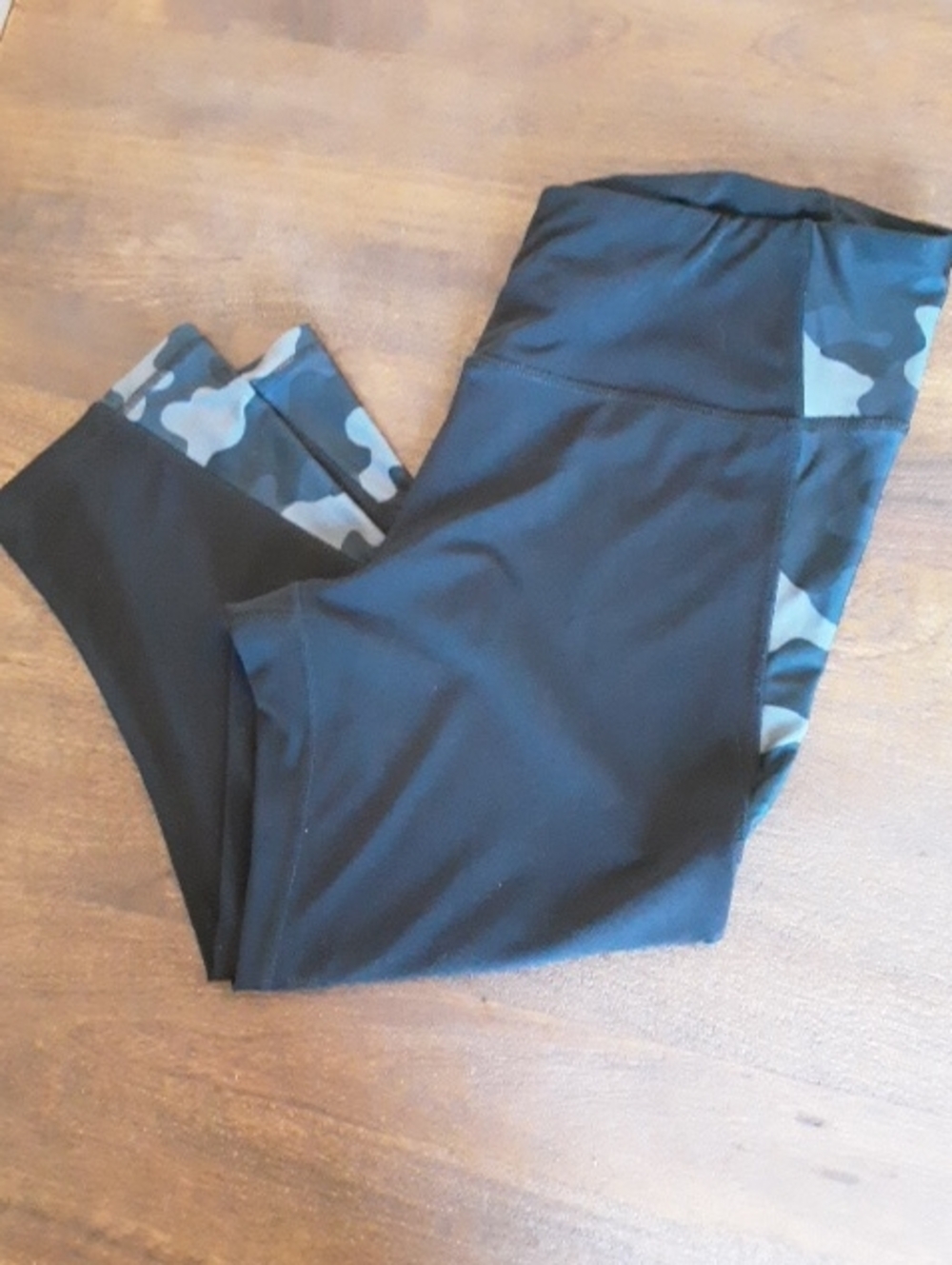 Amazon Essentials Black and Grey Camo Capri Pants
